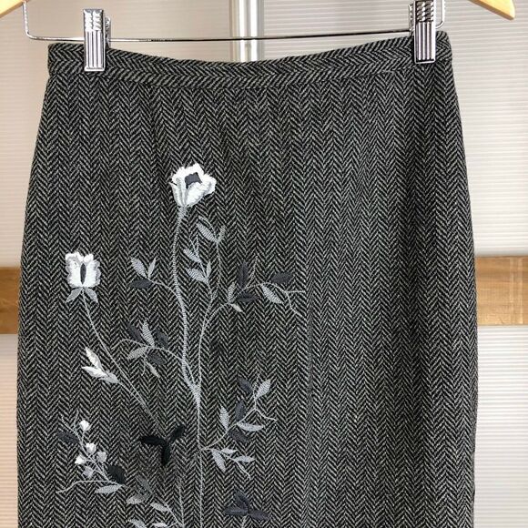 D&g DOLCE & GABANNA VINTAGE Grey Wool Herringbone Pencil Skirt Floral Embroidery - Picture 5 of 9